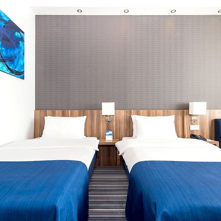 Holiday Inn Express Bremen Airport By Ihg Exterior foto