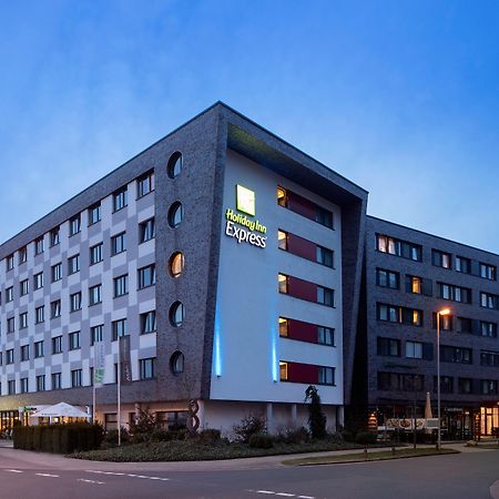 Holiday Inn Express Bremen Airport By Ihg Exterior foto