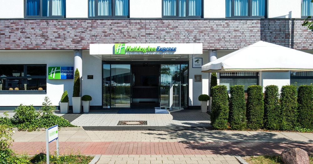 Holiday Inn Express Bremen Airport By Ihg Exterior foto