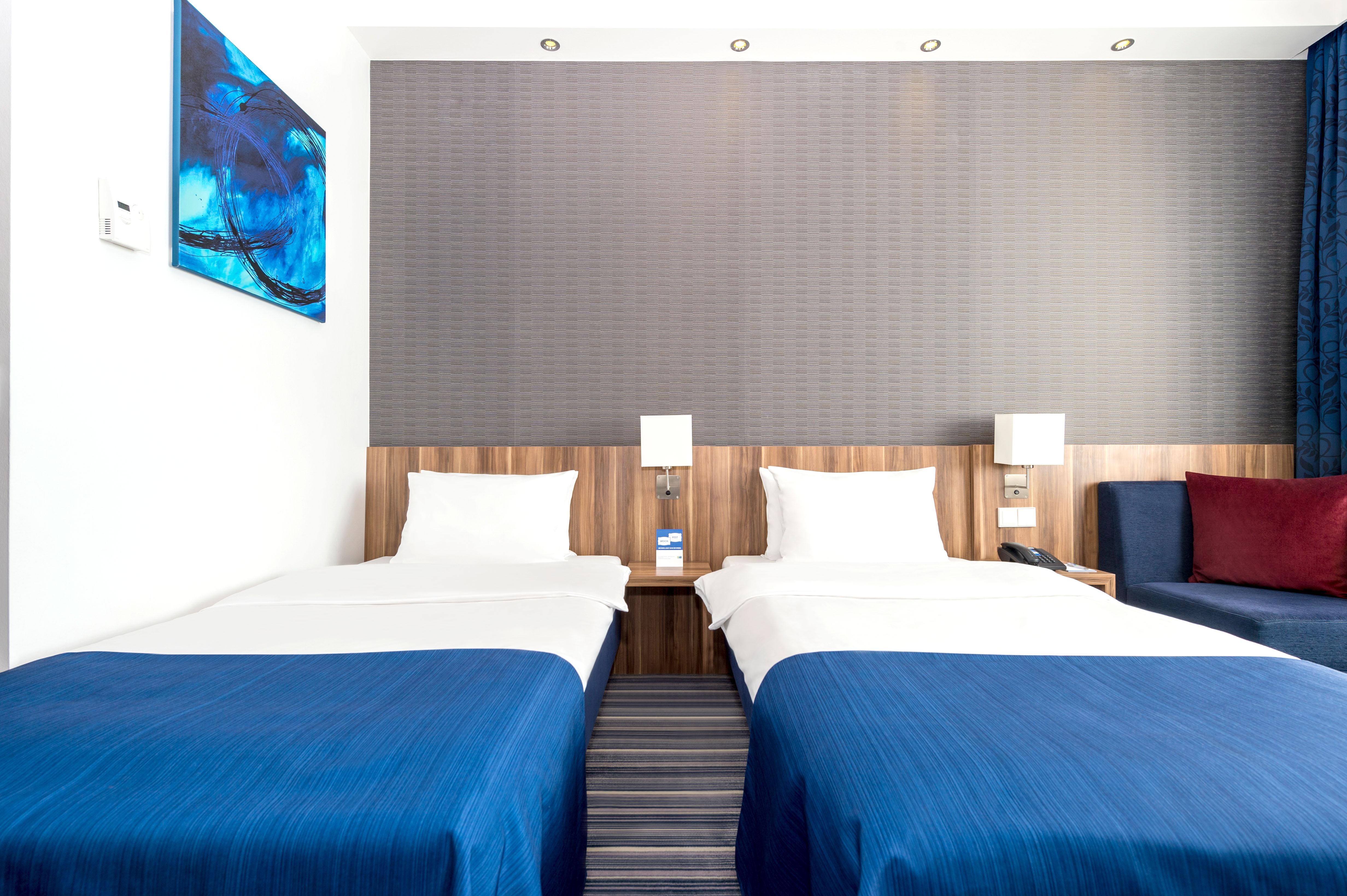 Holiday Inn Express Bremen Airport By Ihg Exterior foto