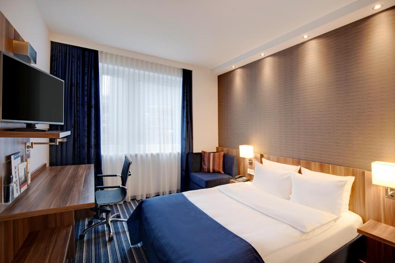 Holiday Inn Express Bremen Airport By Ihg Exterior foto