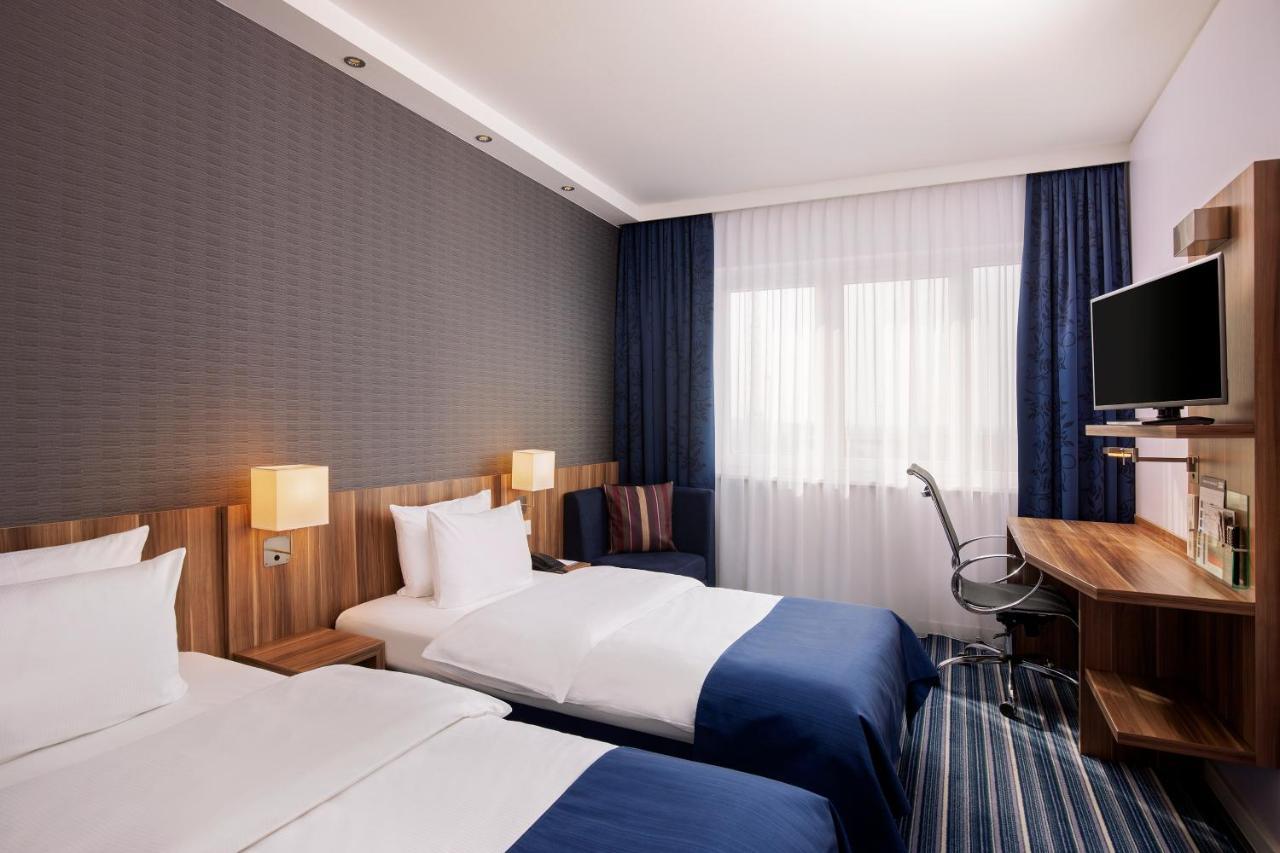 Holiday Inn Express Bremen Airport By Ihg Exterior foto