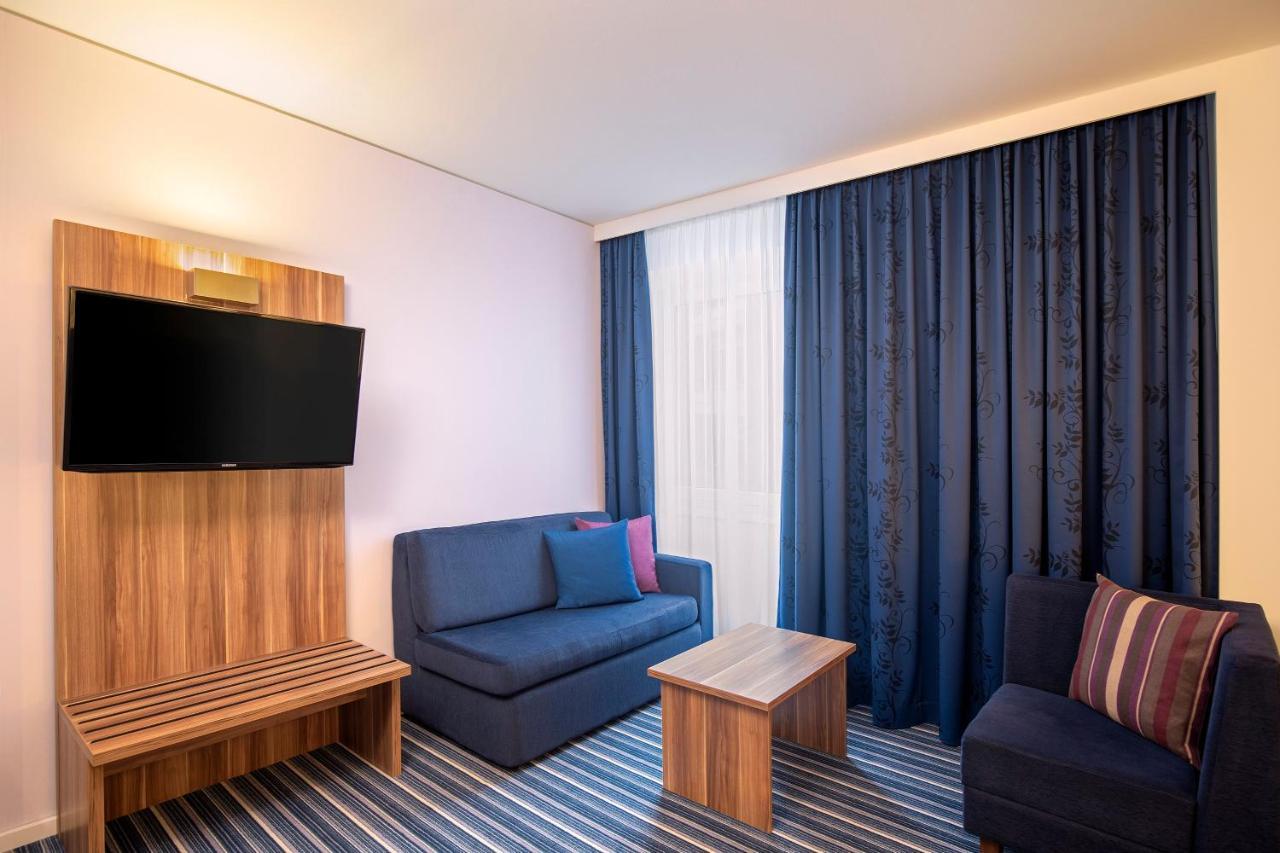 Holiday Inn Express Bremen Airport By Ihg Exterior foto