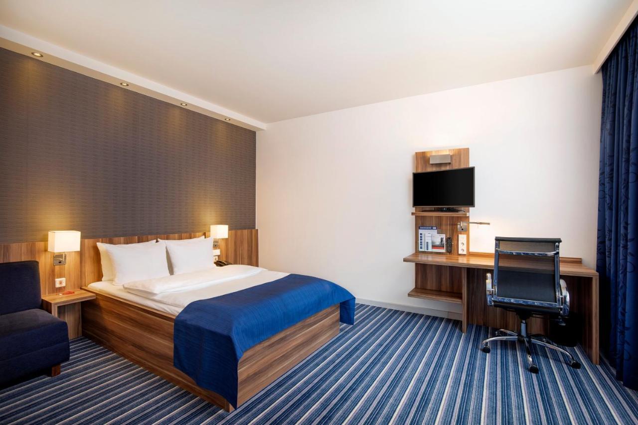 Holiday Inn Express Bremen Airport By Ihg Exterior foto