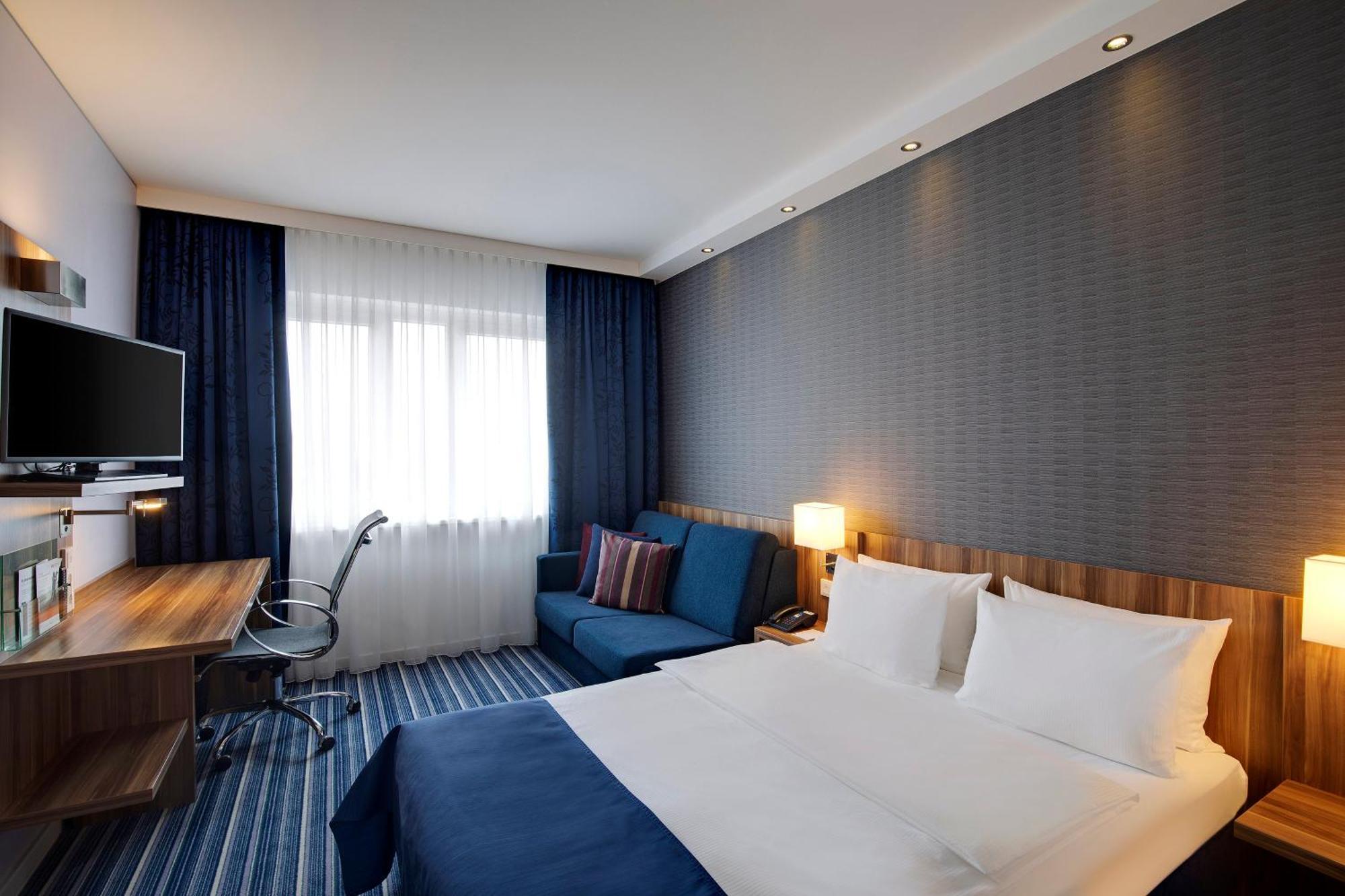 Holiday Inn Express Bremen Airport By Ihg Exterior foto