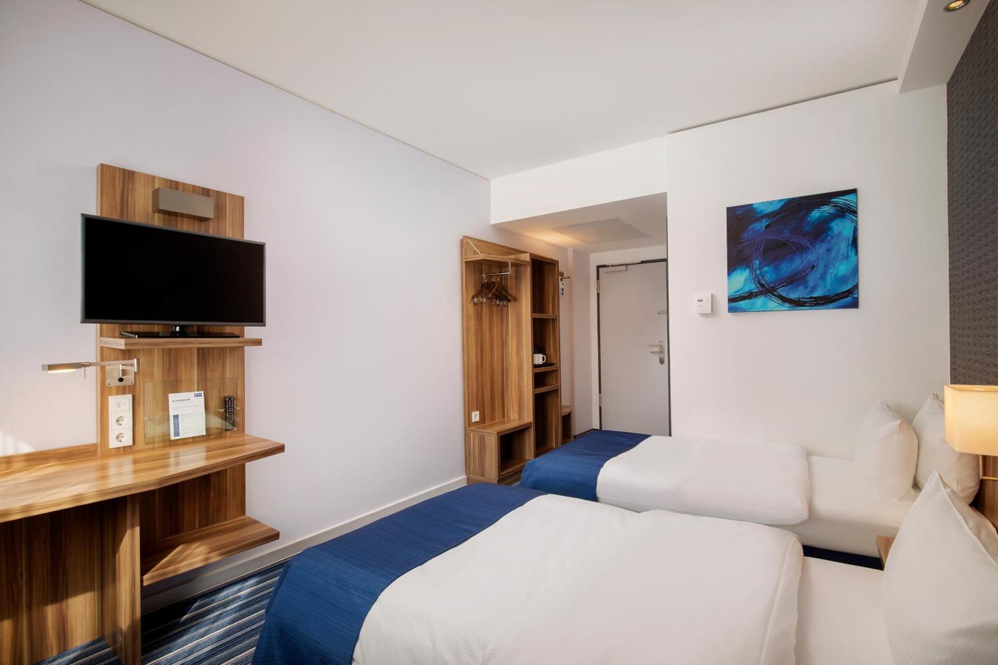Holiday Inn Express Bremen Airport By Ihg Exterior foto