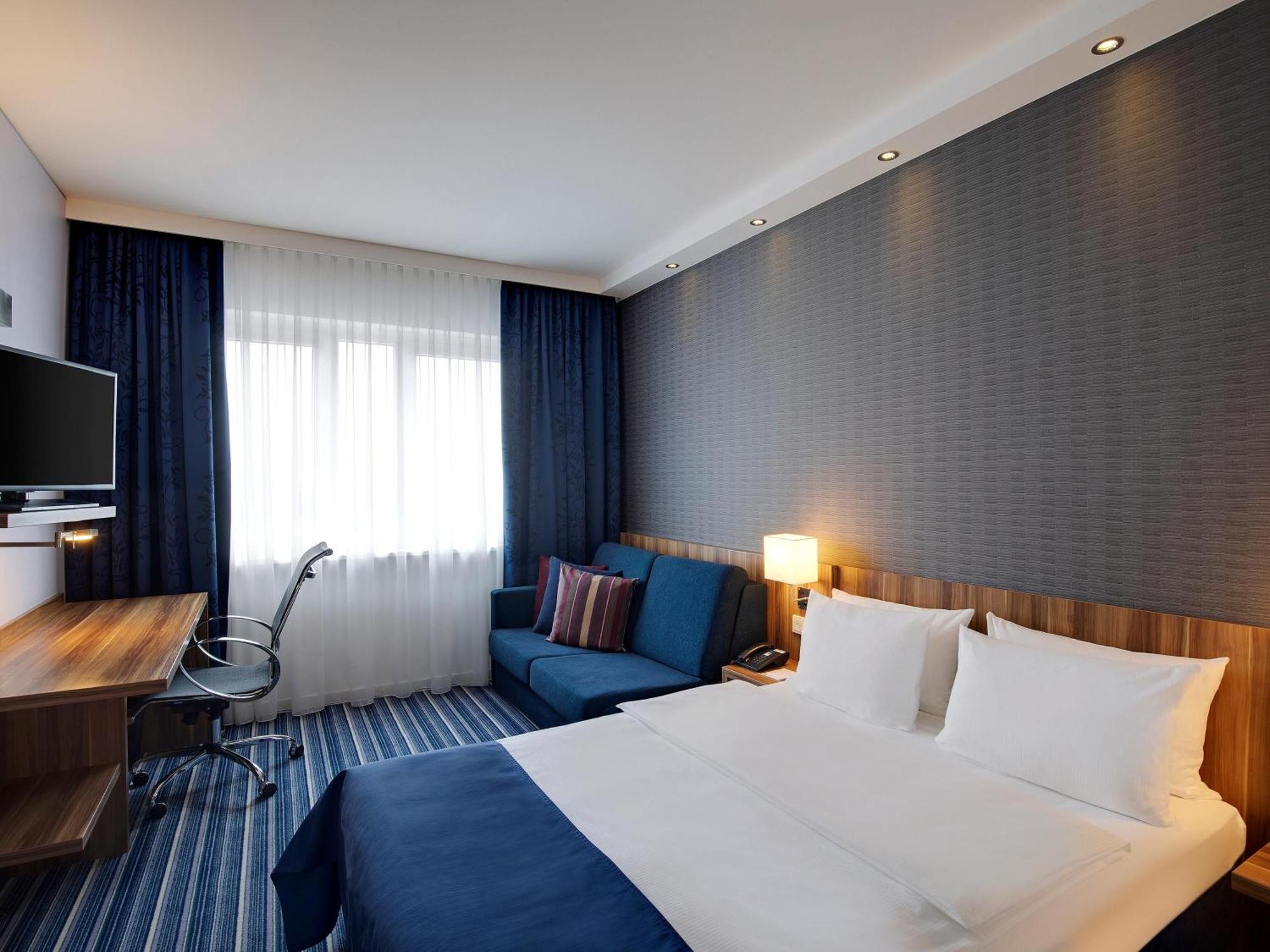 Holiday Inn Express Bremen Airport By Ihg Exterior foto