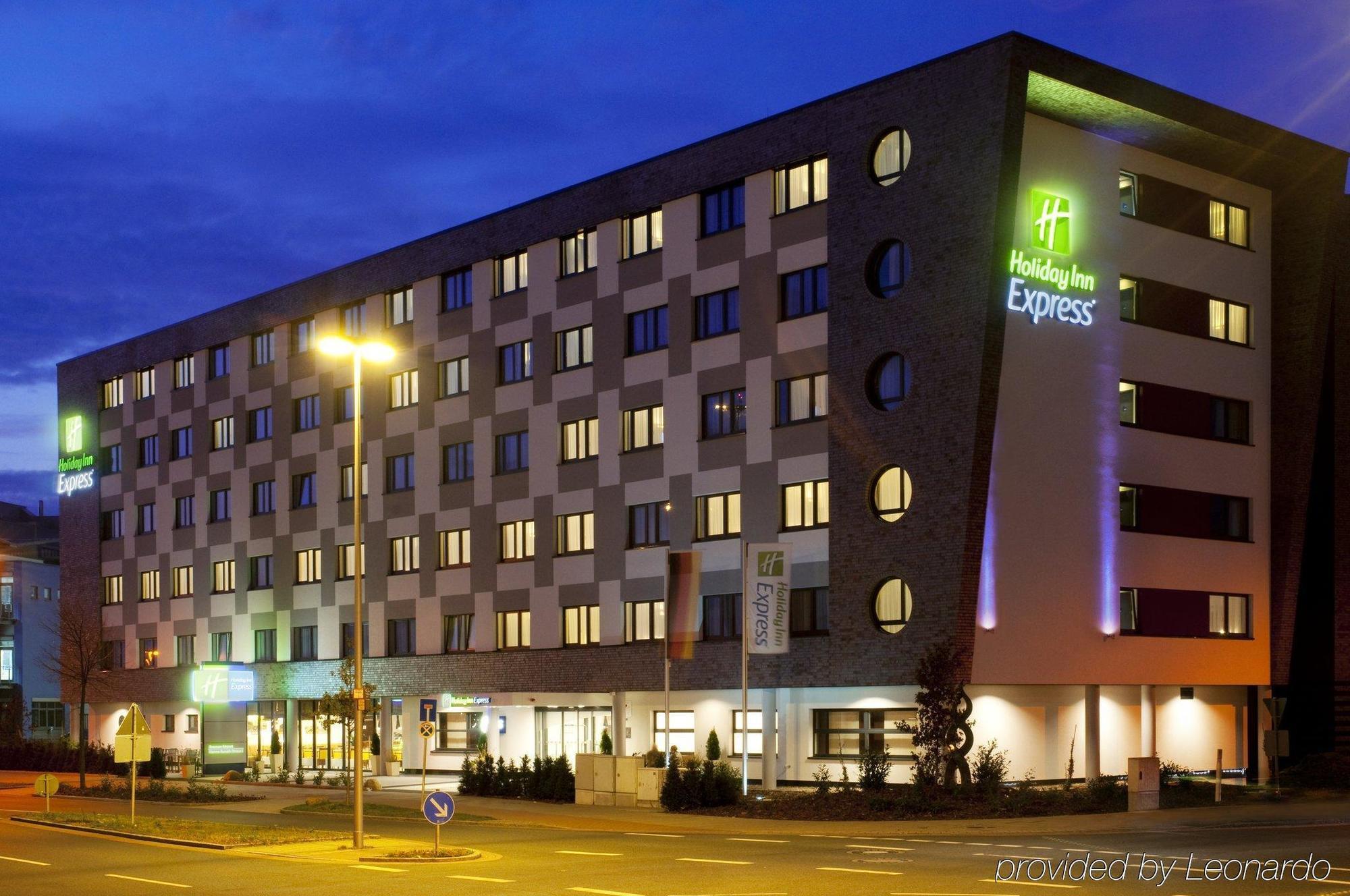 Holiday Inn Express Bremen Airport By Ihg Exterior foto
