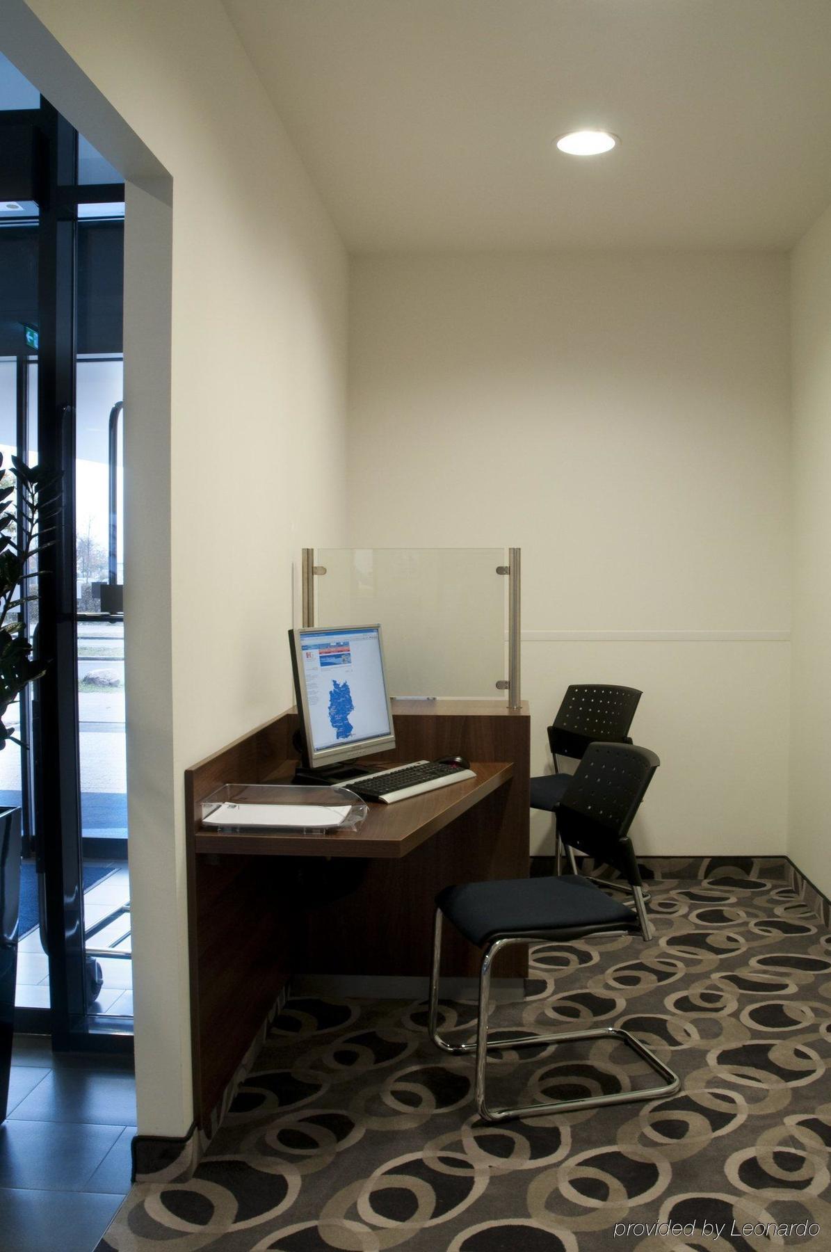 Holiday Inn Express Bremen Airport By Ihg Exterior foto