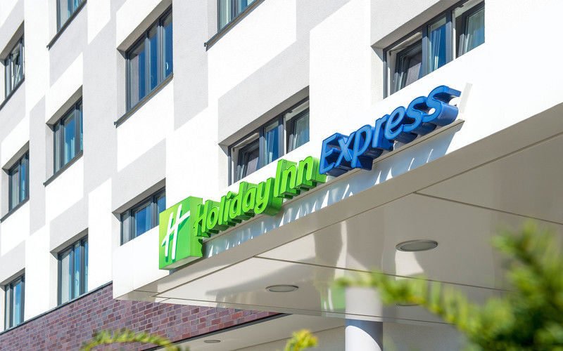 Holiday Inn Express Bremen Airport By Ihg Exterior foto