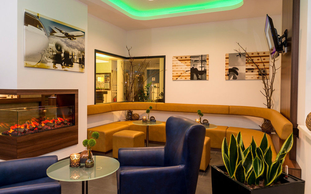 Holiday Inn Express Bremen Airport By Ihg Exterior foto