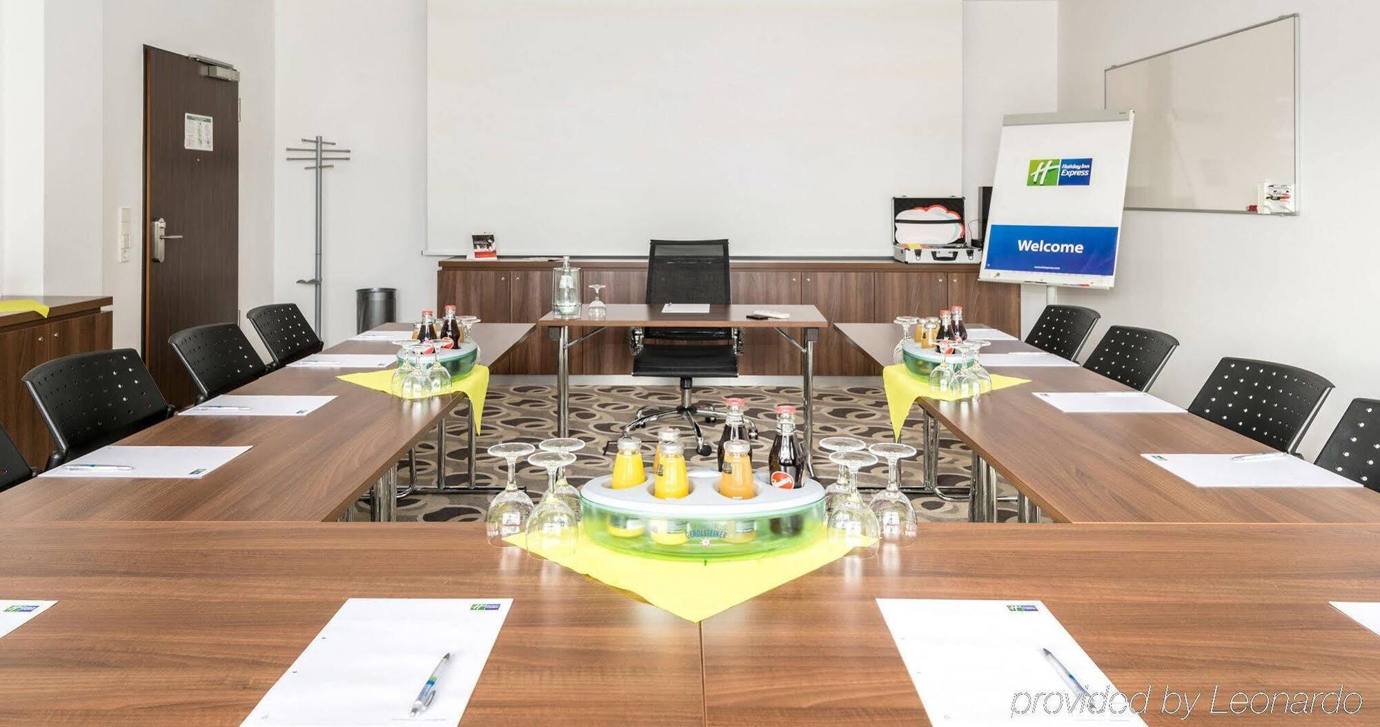 Holiday Inn Express Bremen Airport By Ihg Exterior foto