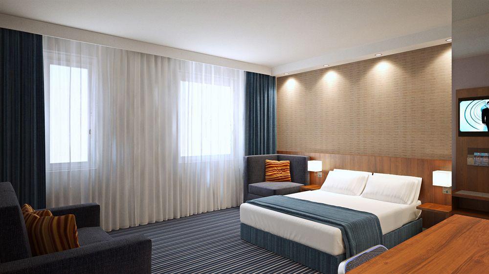 Holiday Inn Express Bremen Airport By Ihg Exterior foto